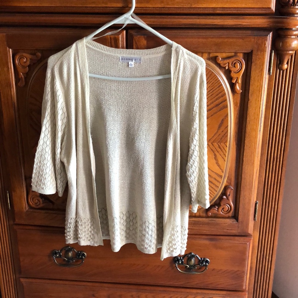 Light weight sweater